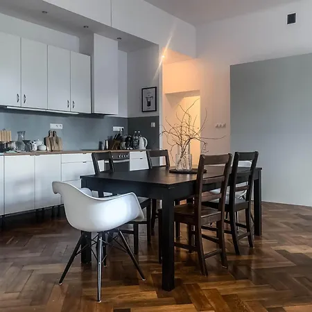 Stylowy Park Wawrzyniaka * Вроцлав